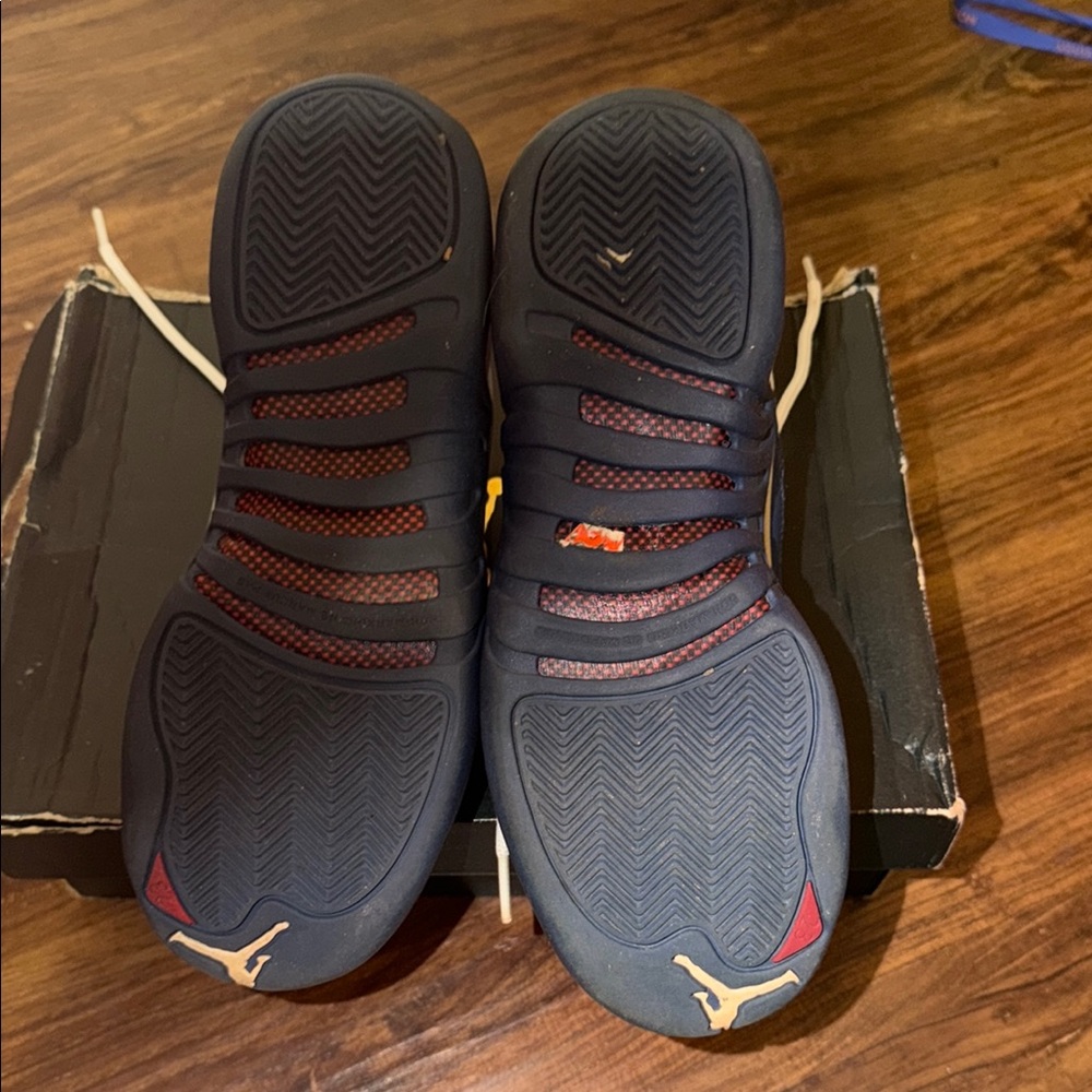Jordan 12 - Picture 3 of 5